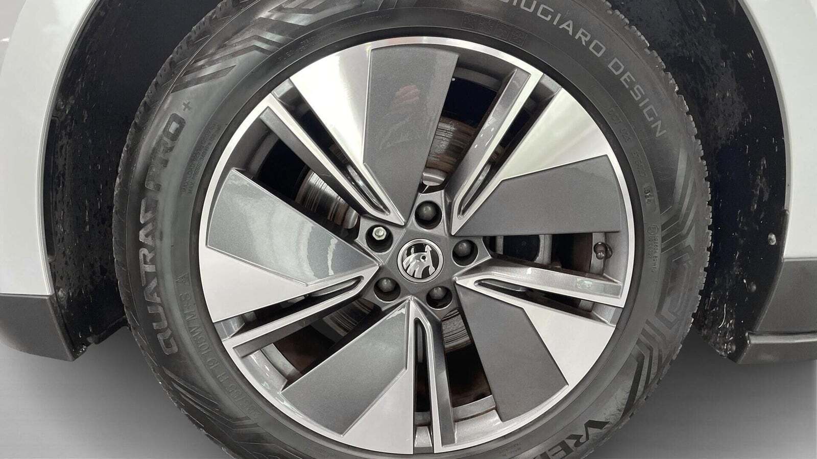 Sølv Skoda Enyaq fra 2024