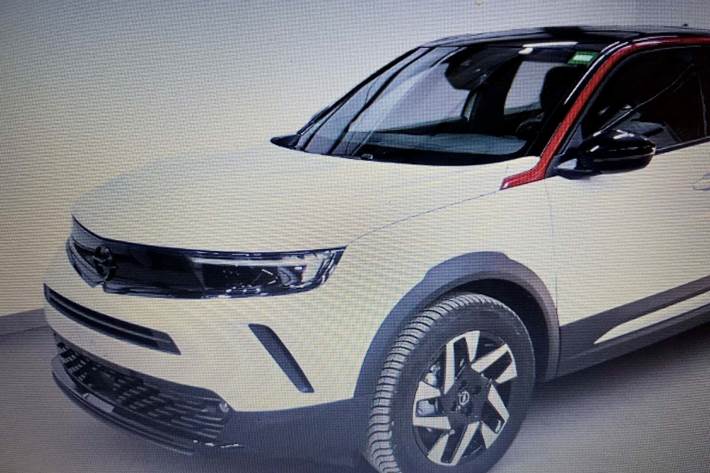 Hvid Opel Mokka-e fra 2023
