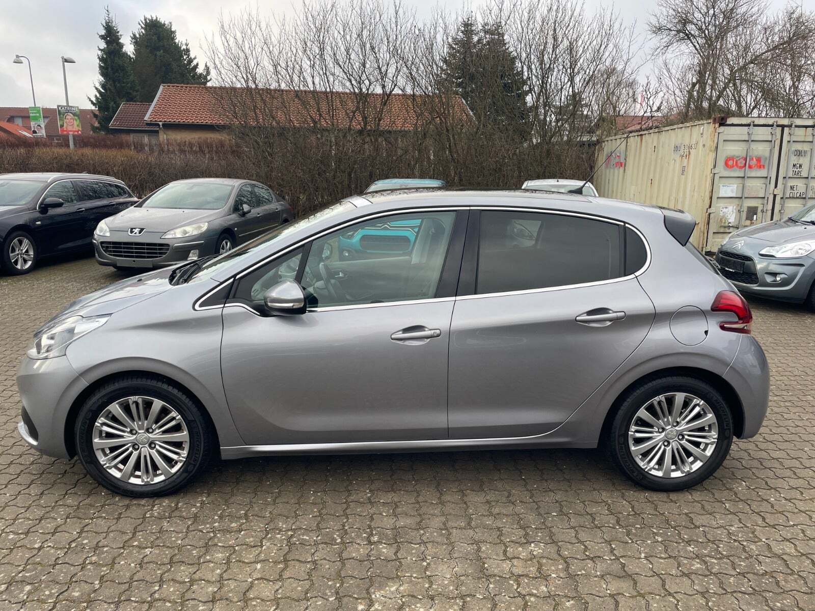 Sølv Peugeot 208 fra 2019