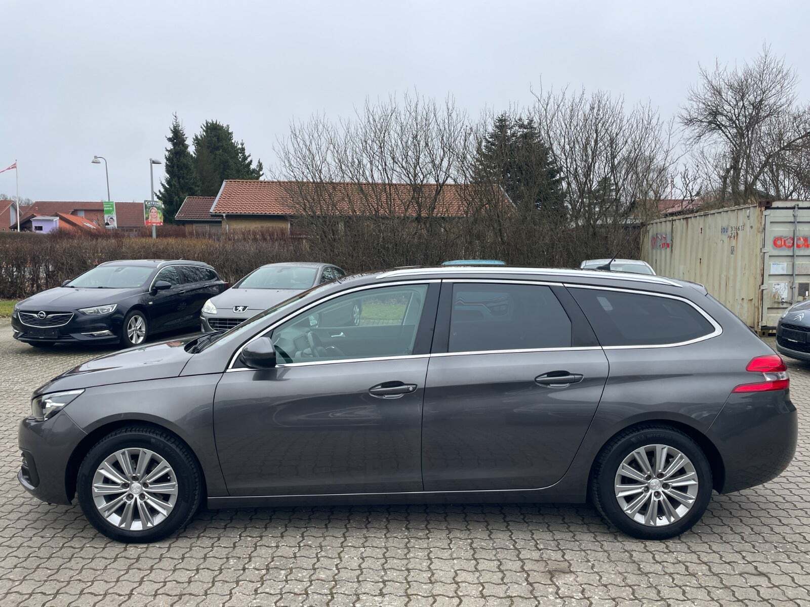 Grå Peugeot 308 fra 2018