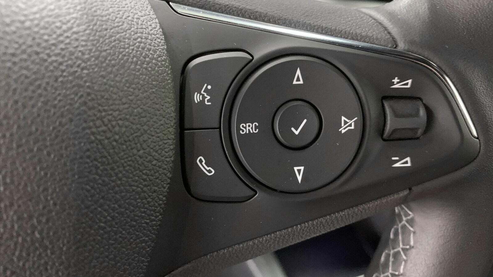 Grøn Opel Mokka-e fra 2023