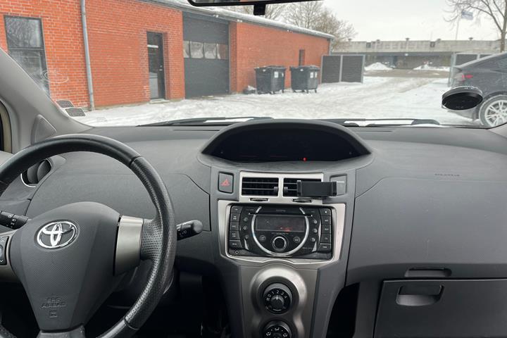 undefined Toyota Yaris fra 2011