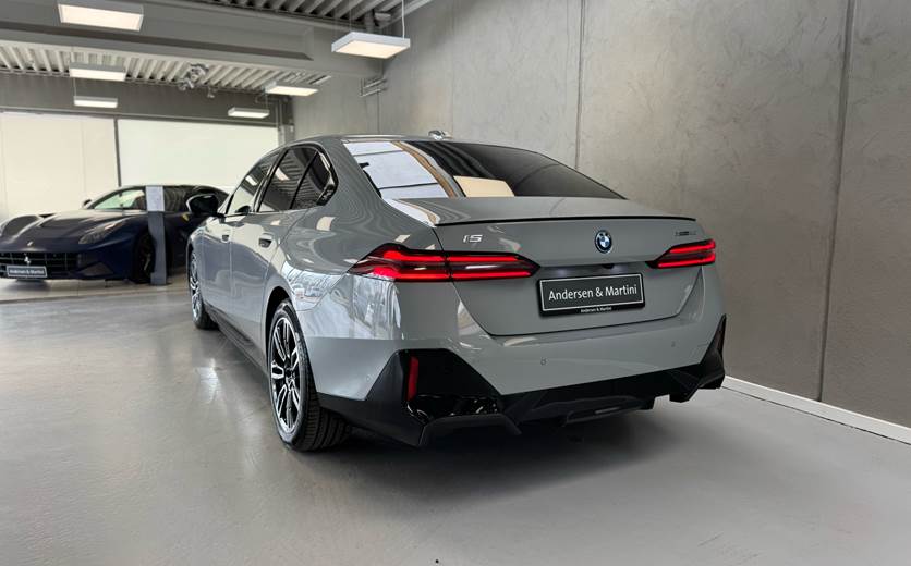 BMW i5