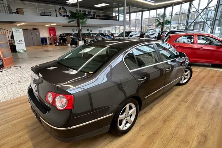 Sort VW Passat fra 2007