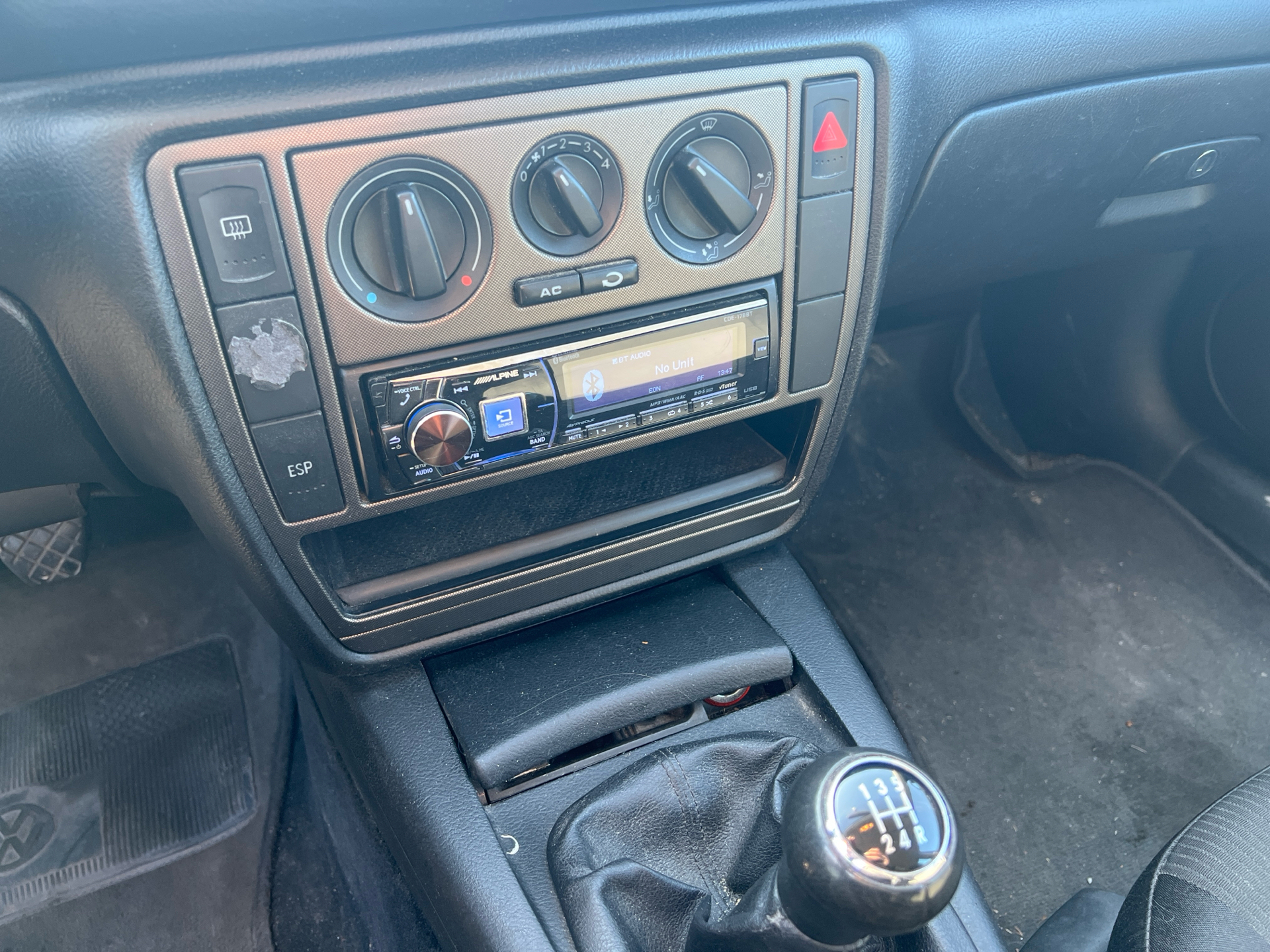 Blå VW Passat fra 2002