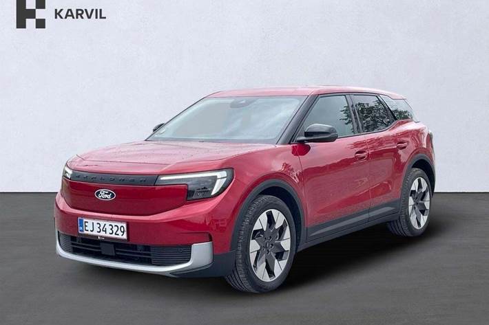 Rød Ford Explorer fra 2025 set udefra