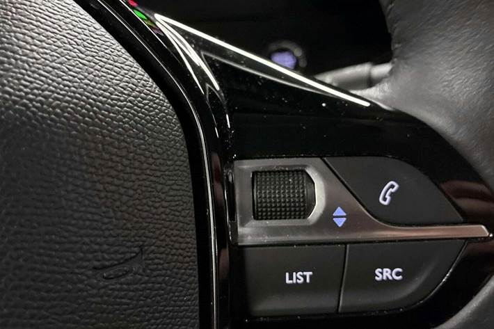 Grå Peugeot e-208 fra 2022