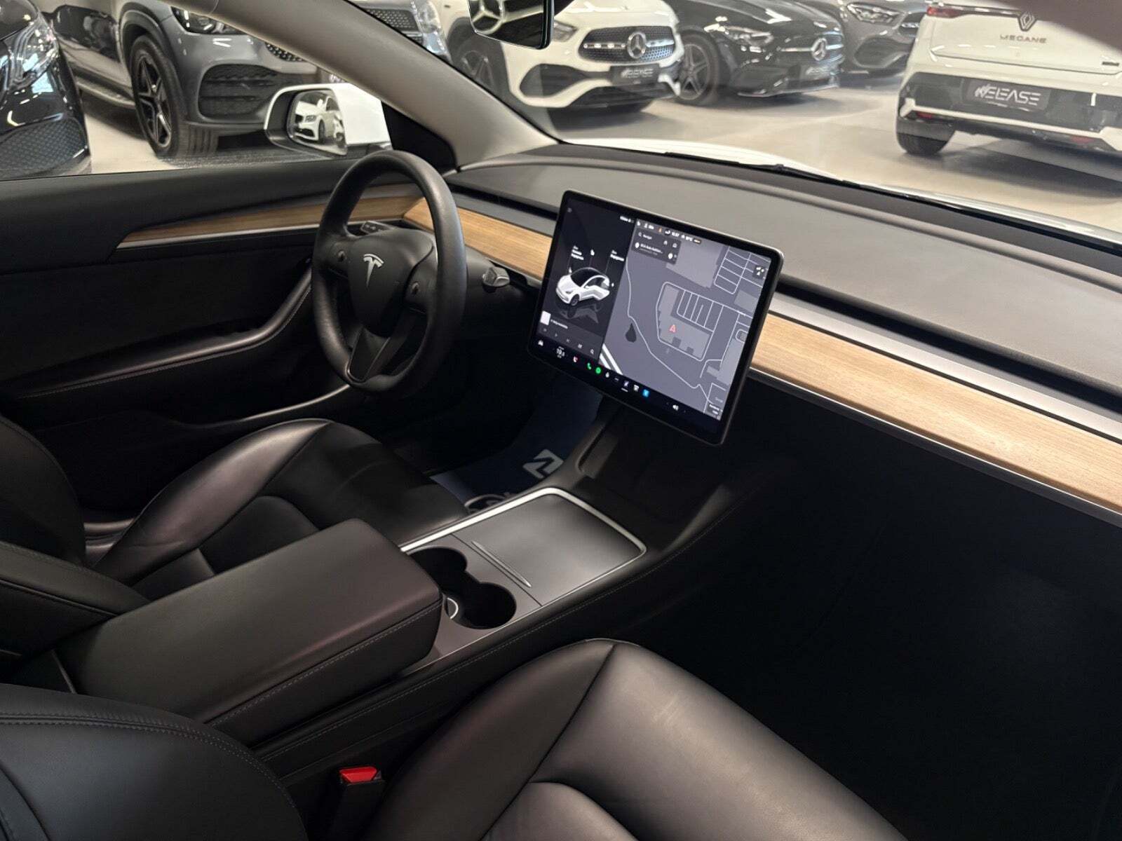 Hvid Tesla Model 3 fra 2022