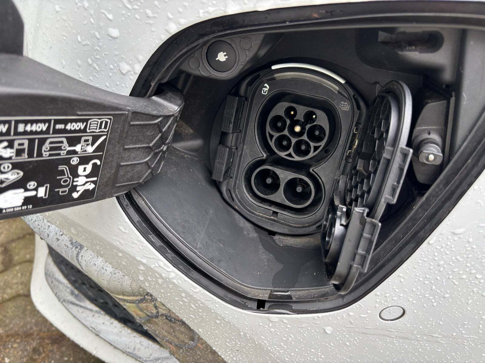 Hvid Mercedes EQV300 fra 2021