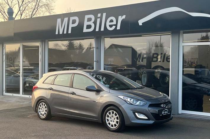 Grå Hyundai i30 fra 2013