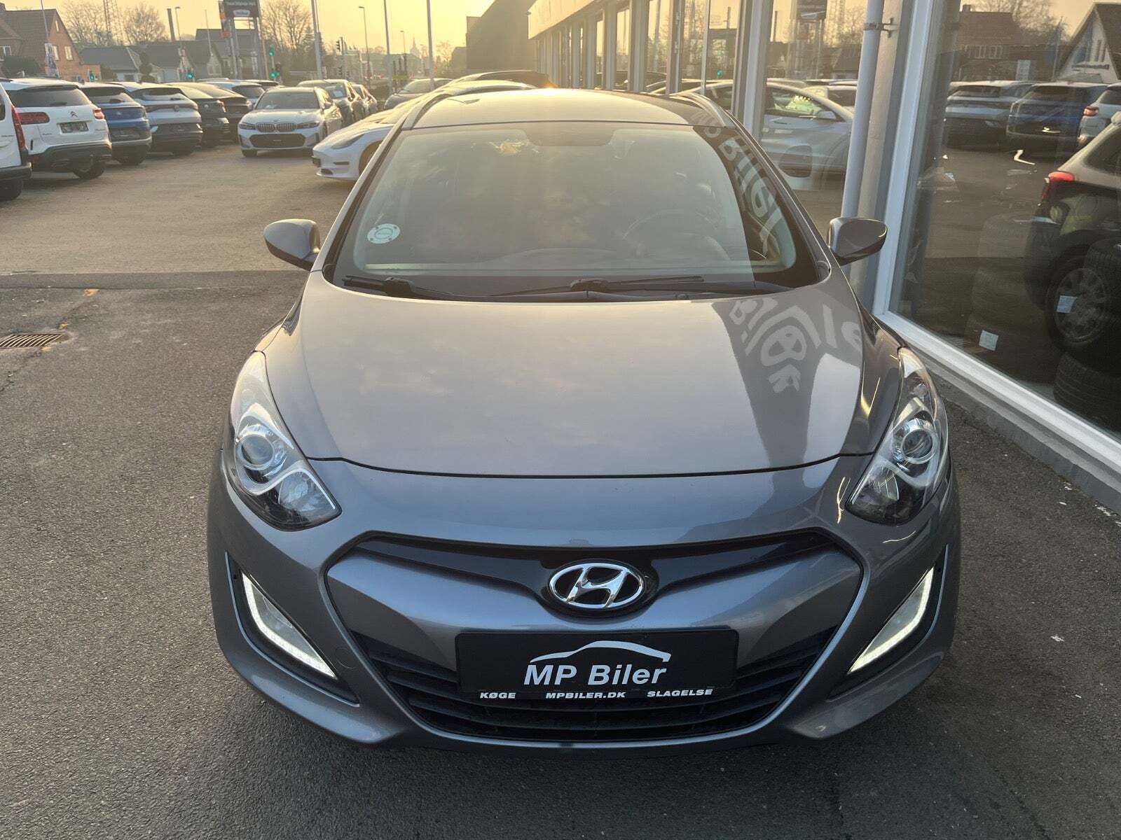 Grå Hyundai i30 fra 2013