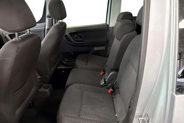 Sølv Skoda Roomster fra 2012 set indefra