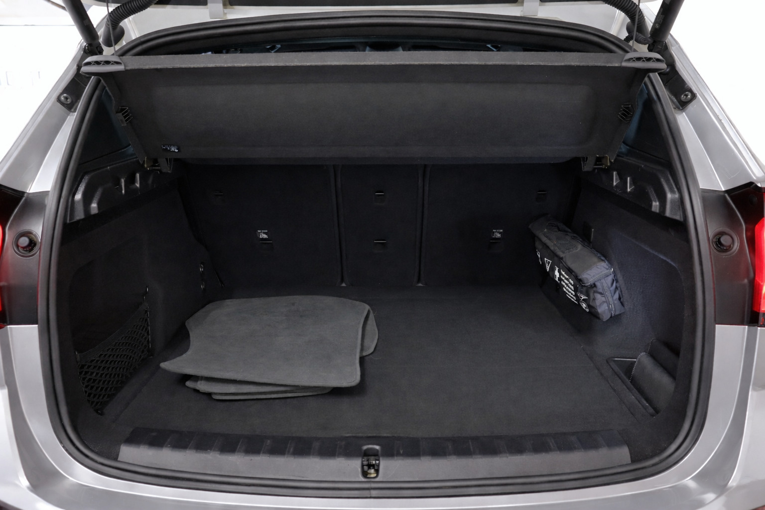 Sølv BMW iX1 fra 2023