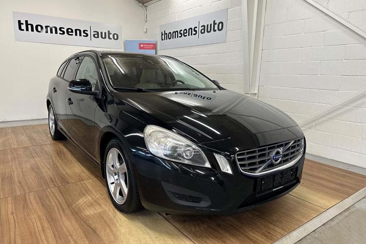 Sort Volvo V60 fra 2011 set udefra
