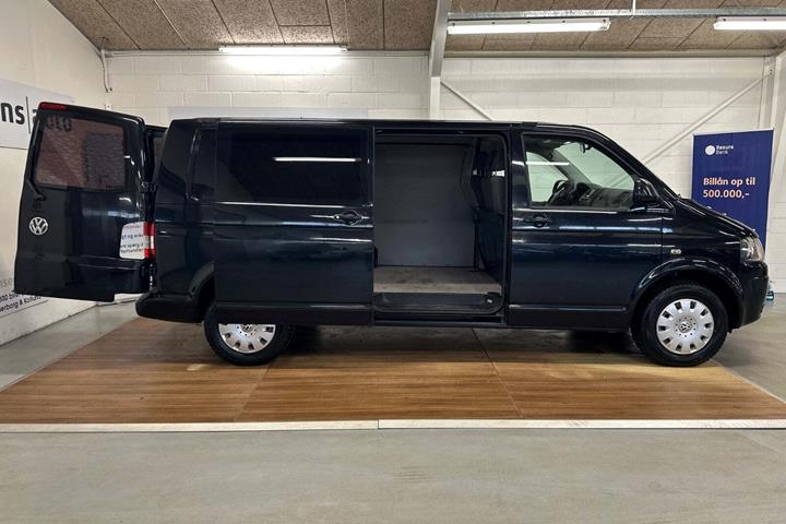 Sort VW Transporter fra 2013
