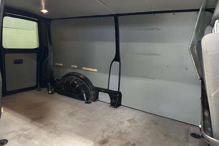Sort VW Transporter fra 2013