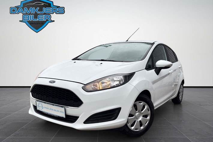 Hvid Ford Fiesta fra 2018 set udefra