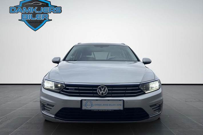 Grøn VW Passat fra 2018