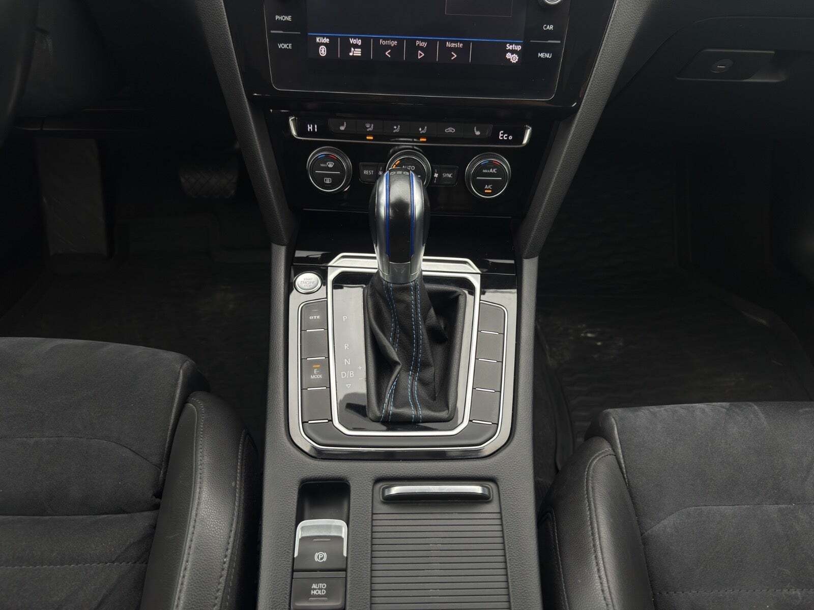 Grøn VW Passat fra 2018