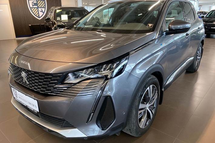 Grå Peugeot 3008 fra 2021