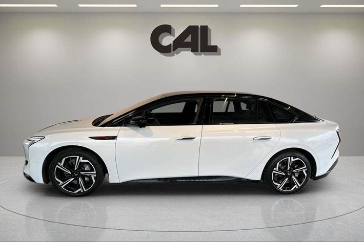 Hvid Hongqi EH7 fra 2025