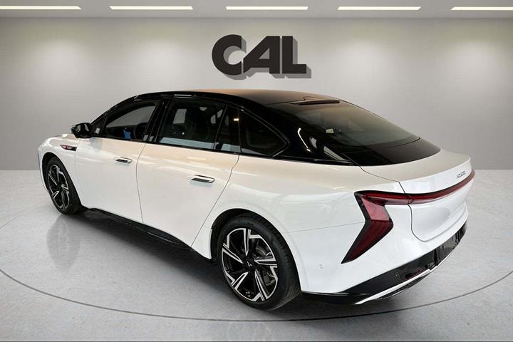 Hvid Hongqi EH7 fra 2025