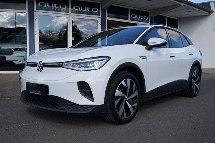 Hvid VW ID.4 fra 2025 set udefra