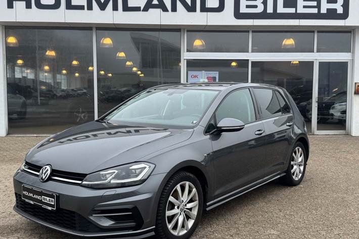 Grå VW Golf VII fra 2018