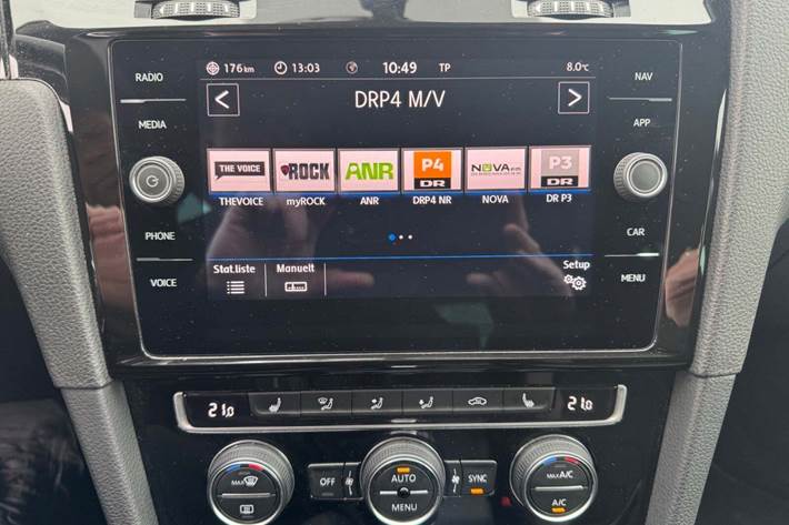 Grå VW Golf VII fra 2018