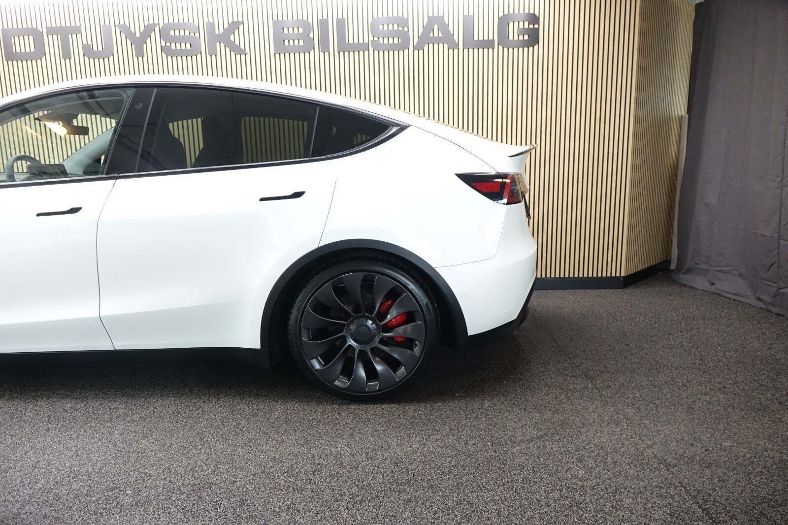 Tesla Model Y Performance AWD