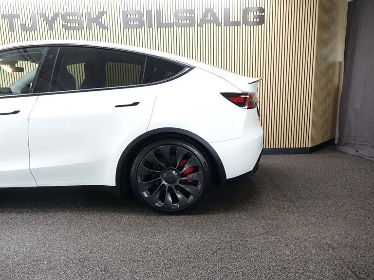 Tesla Model Y Performance AWD