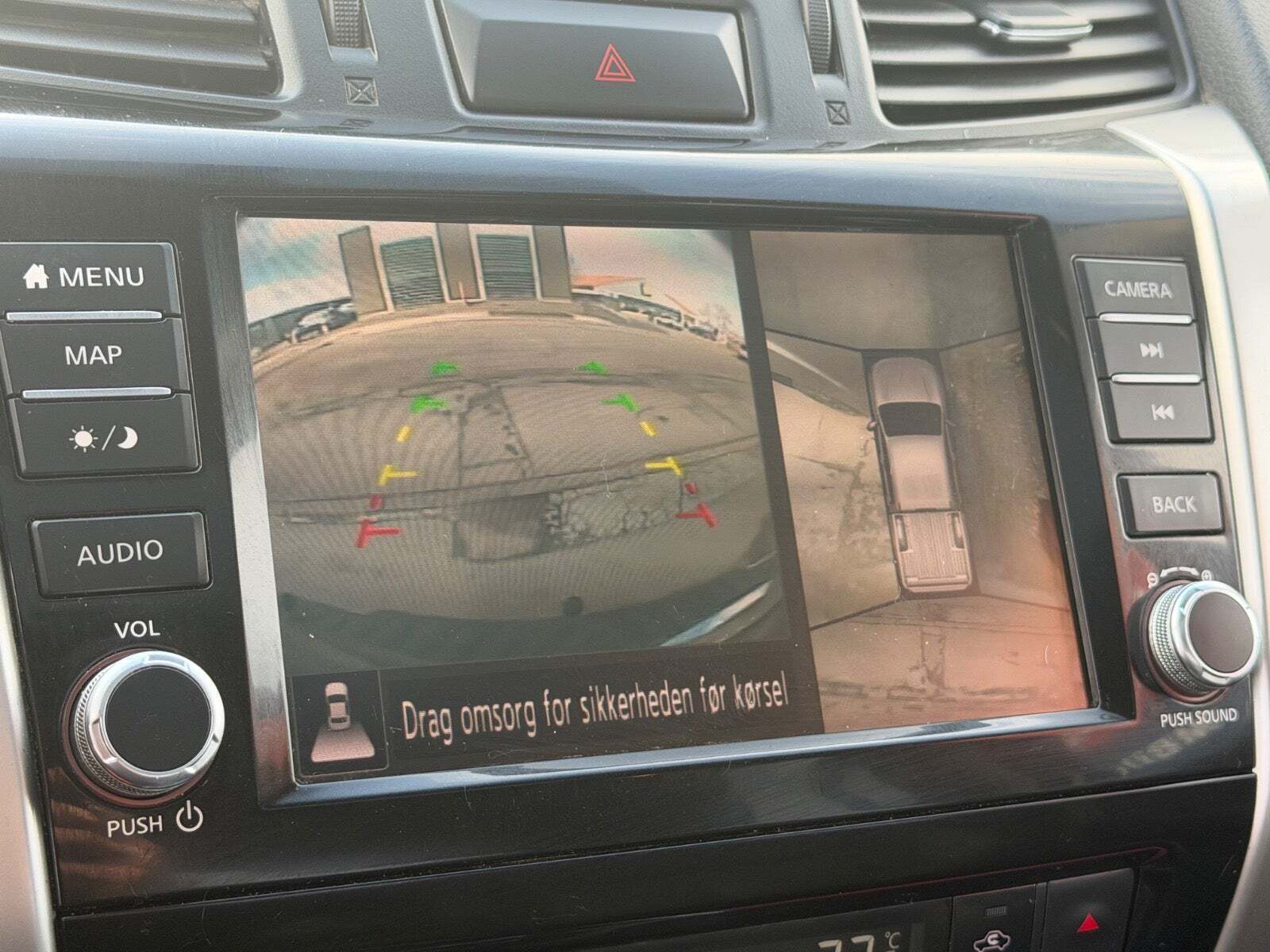 Grå Nissan Navara fra 2021