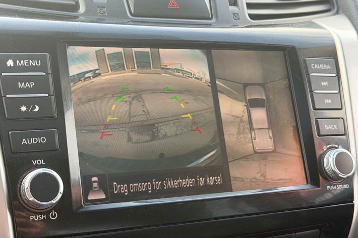 Grå Nissan Navara fra 2021