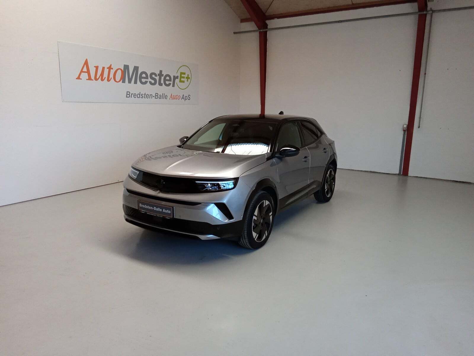 Sølv Opel Mokka-e fra 2025