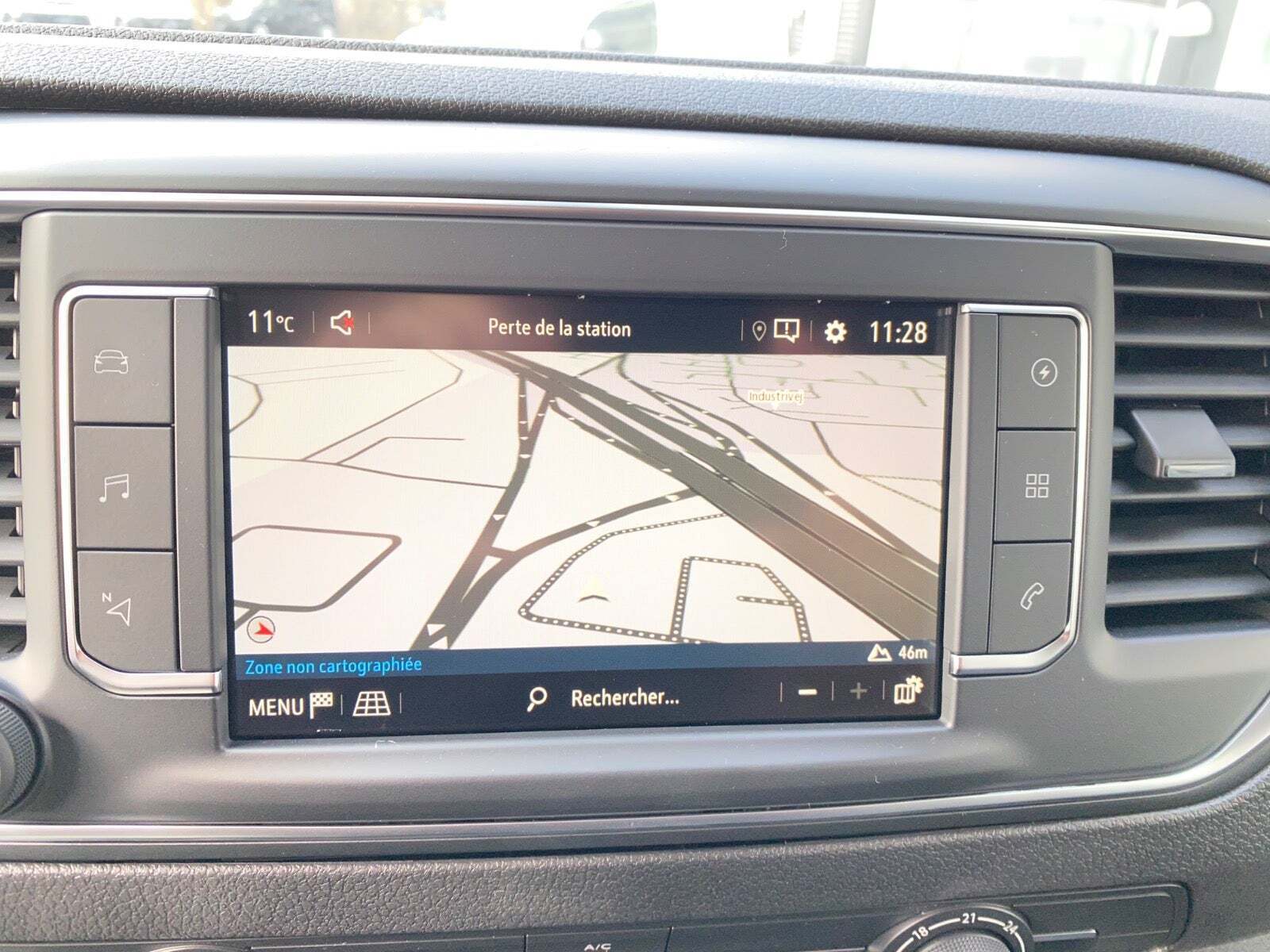 Hvid Opel Vivaro-e fra 2025