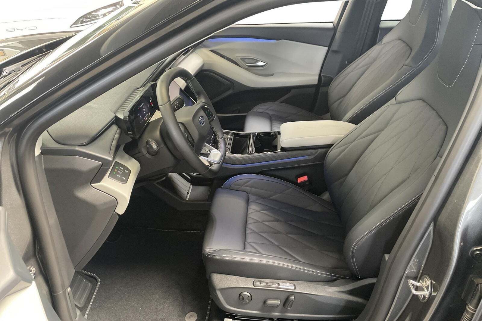 Ford Explorer 77 Premium Extended Range