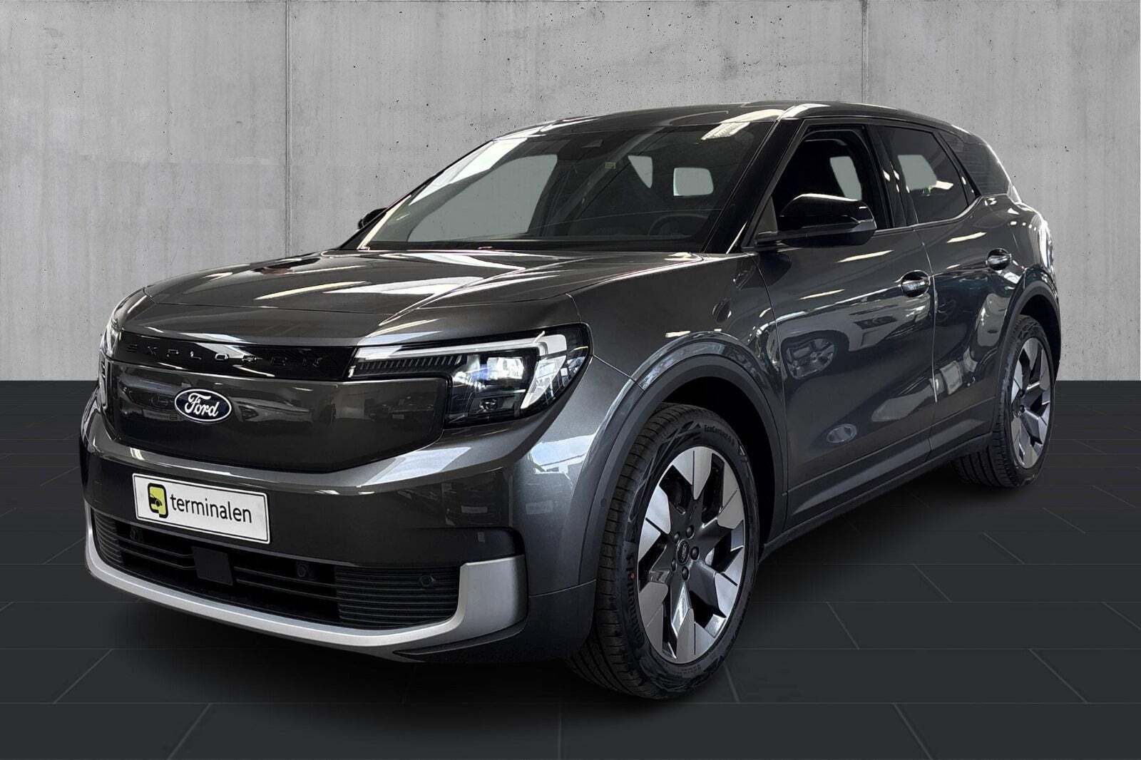 Ford Explorer 77 Premium Extended Range