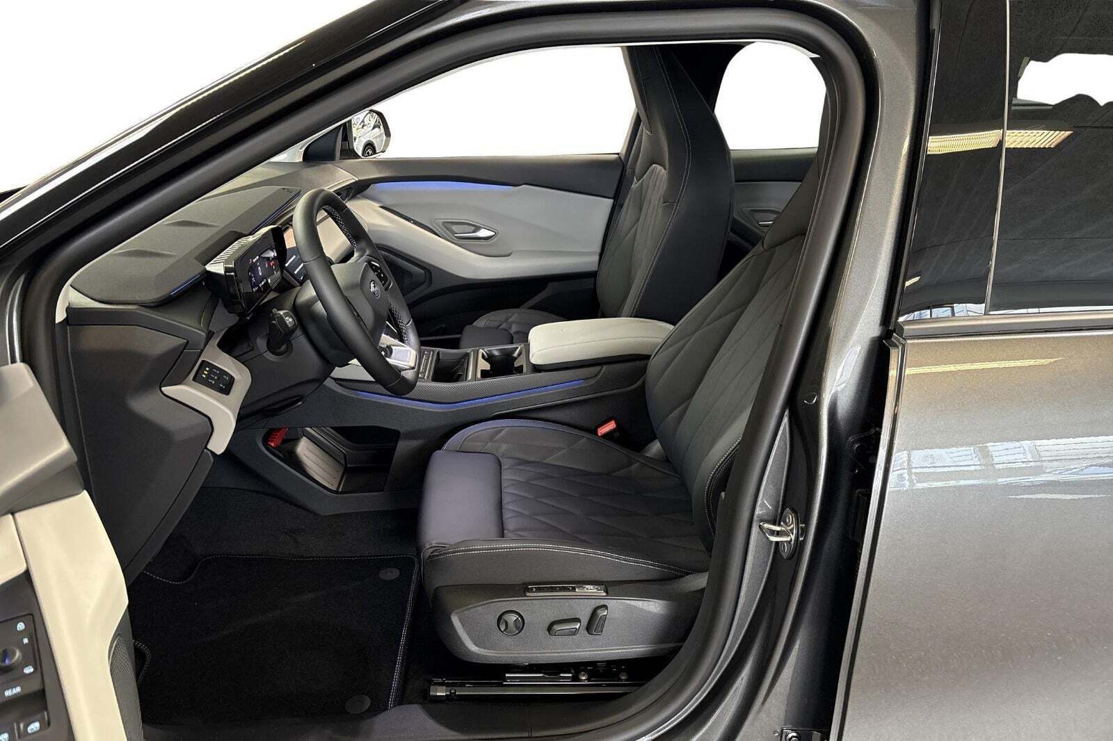 Ford Explorer 77 Premium Extended Range