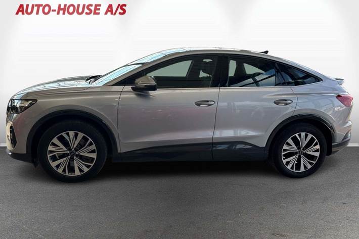 Sølv Audi Q4 e-tron fra 2024
