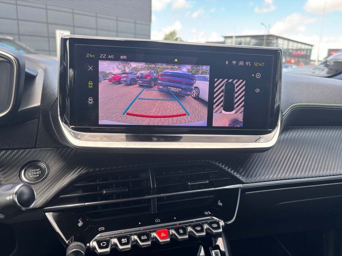 Grå Peugeot e-2008 fra 2023