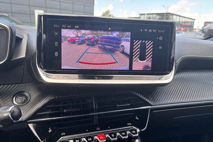 Grå Peugeot e-2008 fra 2023