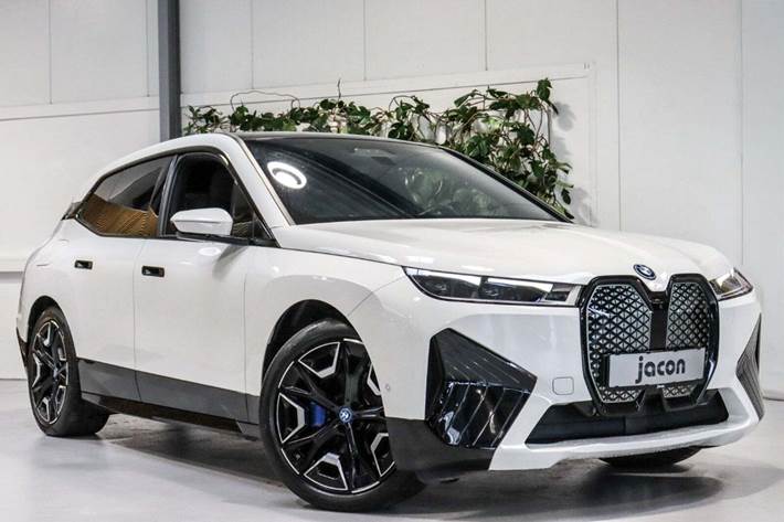 Hvid BMW iX fra 2023