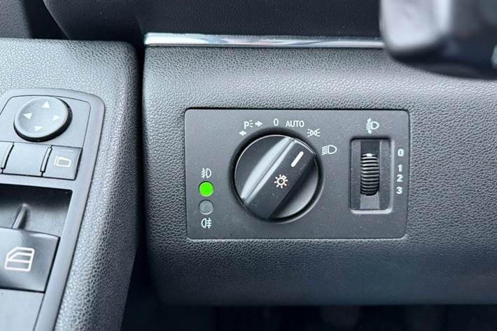 Blå Mercedes B180 fra 2009