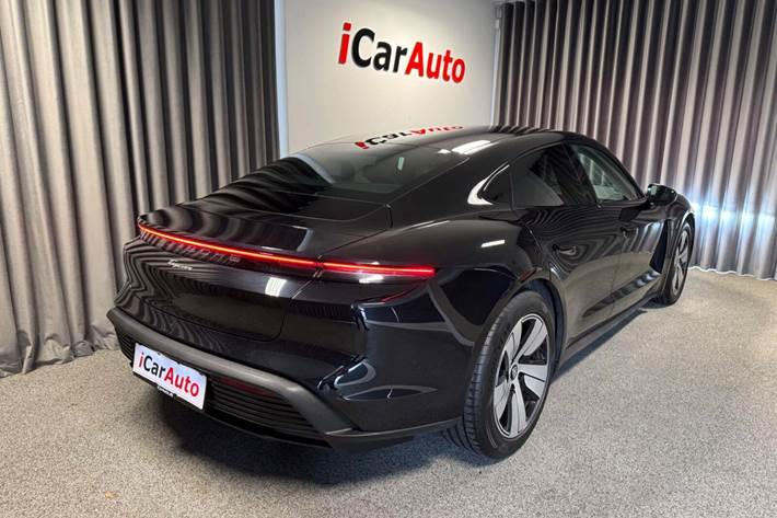 Sort Porsche Taycan fra 2022