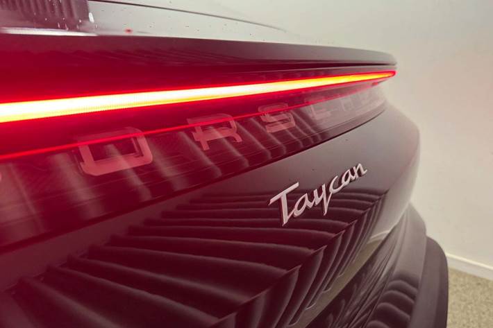 Sort Porsche Taycan fra 2022
