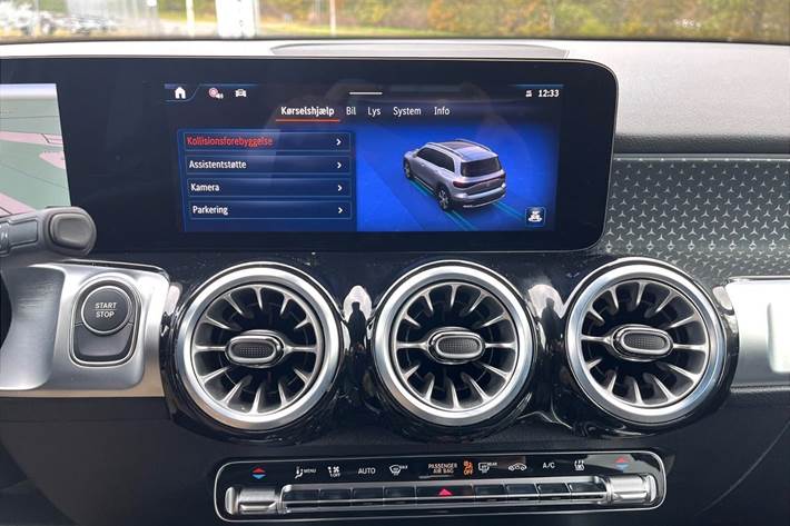 Hvid Mercedes EQB 300 fra 2024