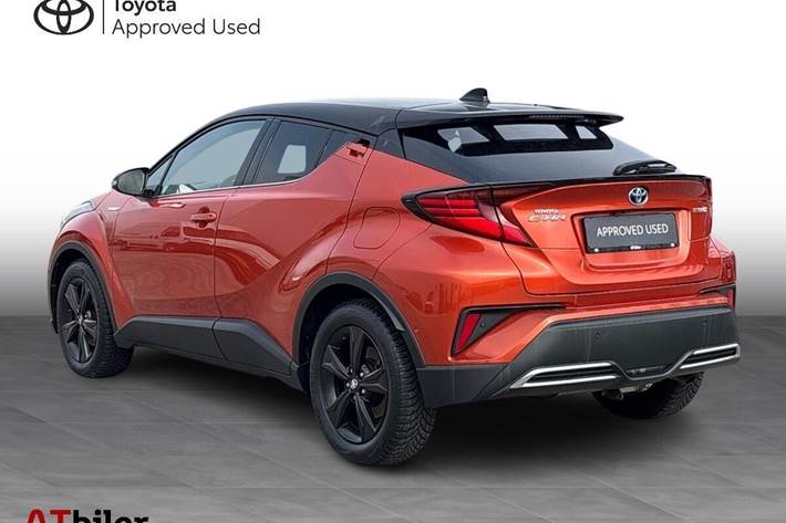 Orange Toyota C-HR fra 2020