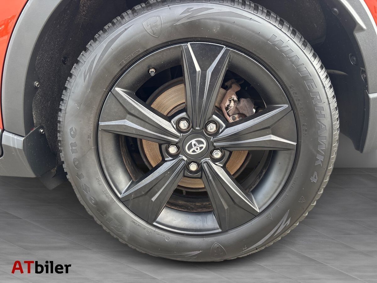 Orange Toyota C-HR fra 2020