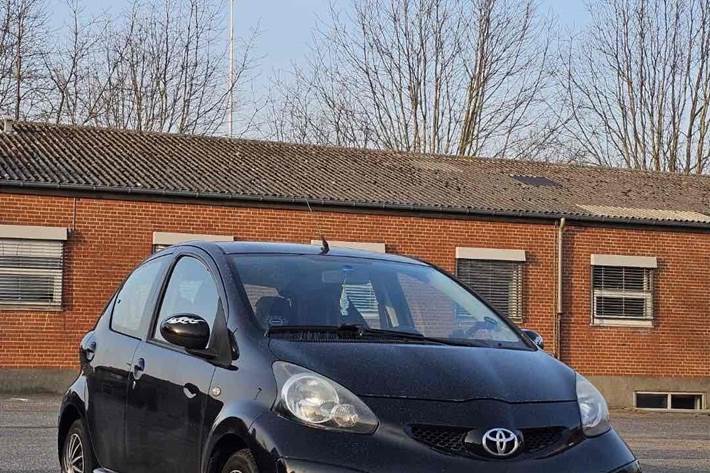 Sort Toyota Aygo fra 2008