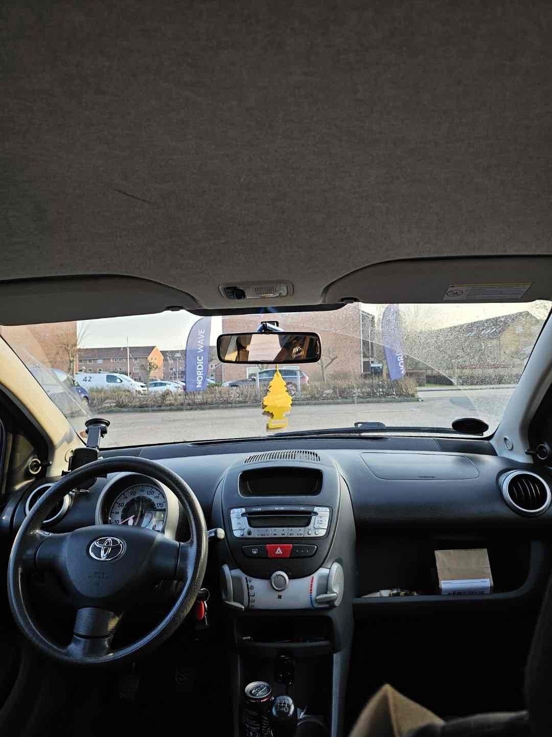 Sort Toyota Aygo fra 2008